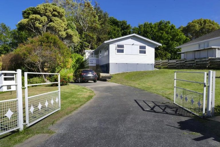 Photo of property in 29 Waverley Avenue, Glenfield, Auckland, 0629