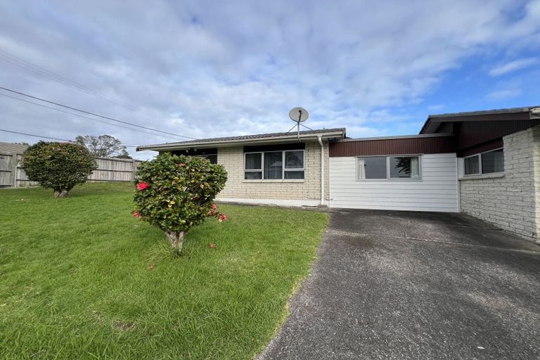 Photo of property in 1 Cleve Road, Green Bay, Auckland, 0604