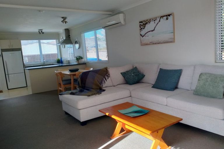 Photo of property in 10 Doone Place, Massey, Auckland, 0614