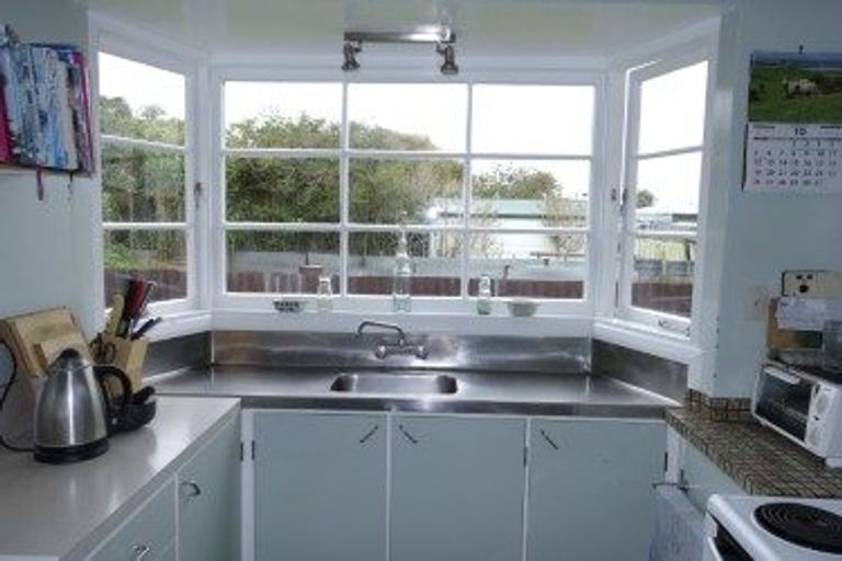 Photo of property in 1 Huia Street, Foxton Beach, Foxton, 4815