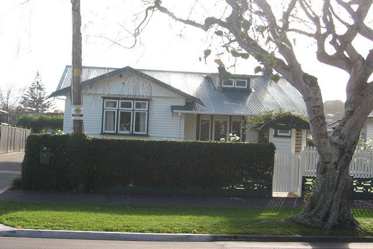 Photo of property in 25 Norton Park Avenue, Fairfield, Lower Hutt, 5011