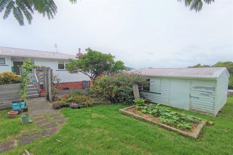 Photo of property in 228 Whitney Street, Blockhouse Bay, Auckland, 0600