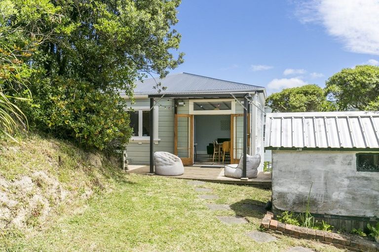 Photo of property in 205 Melbourne Road, Island Bay, Wellington, 6023