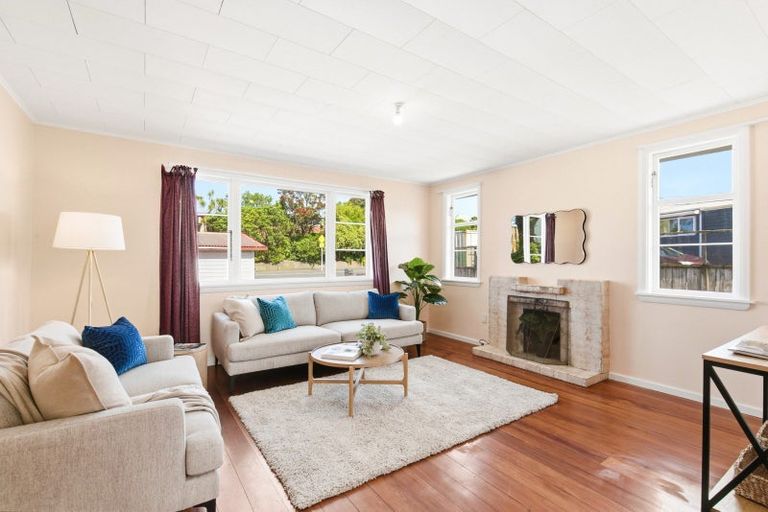 Photo of property in 12 Bracken Road, Newlands, Wellington, 6037