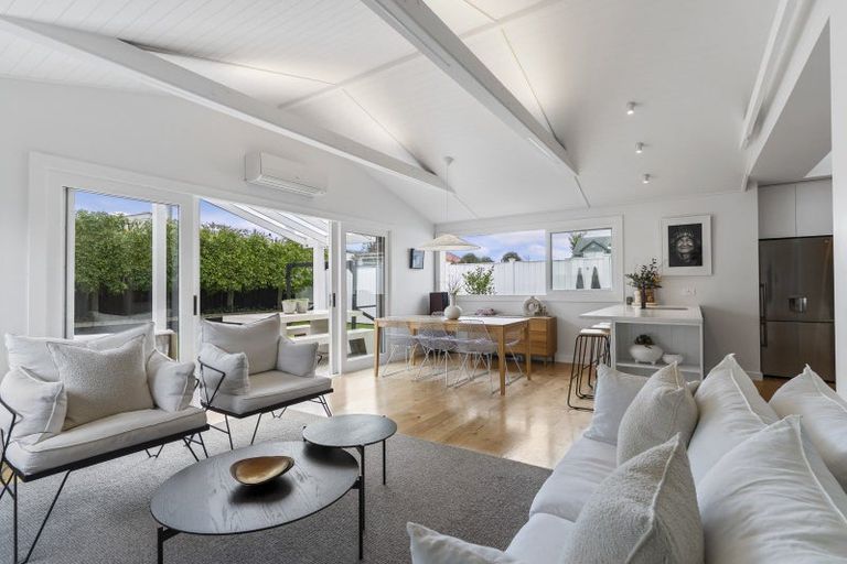 Photo of property in 15 David Street, Bayswater, Auckland, 0622