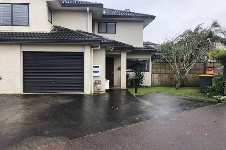 Photo of property in 19 Calypso Way, Unsworth Heights, Auckland, 0632