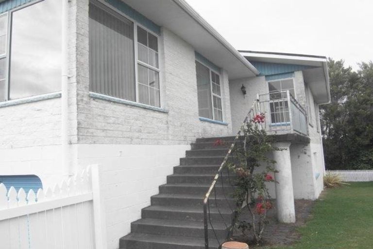 Photo of property in 15 Cumberland Street, Merrilands, New Plymouth, 4312