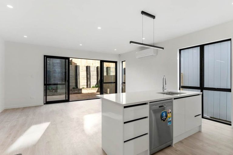 Photo of property in 43 Puwha Street, Massey, Auckland, 0614