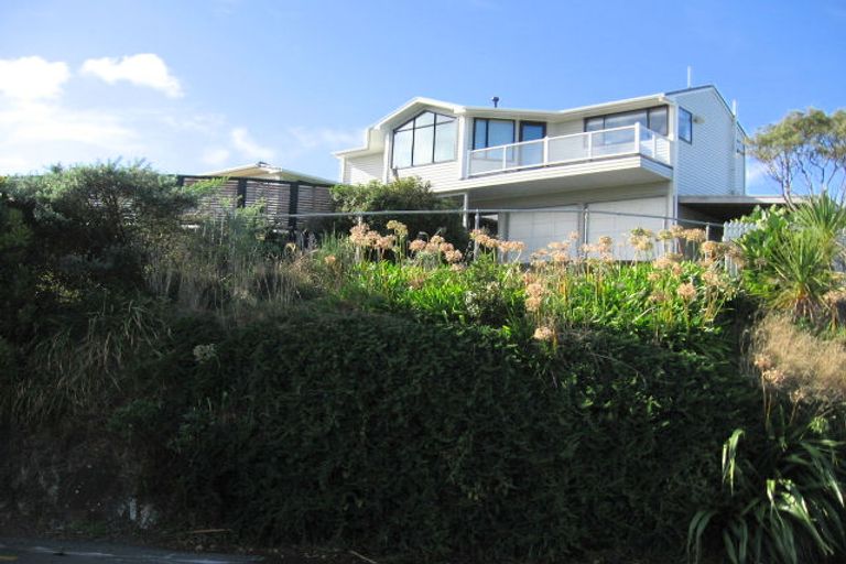 Photo of property in 120 Nevay Road, Karaka Bays, Wellington, 6022