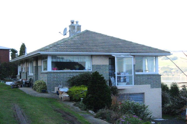 Photo of property in 22 Ocean View Road, Ravensbourne, Dunedin, 9022