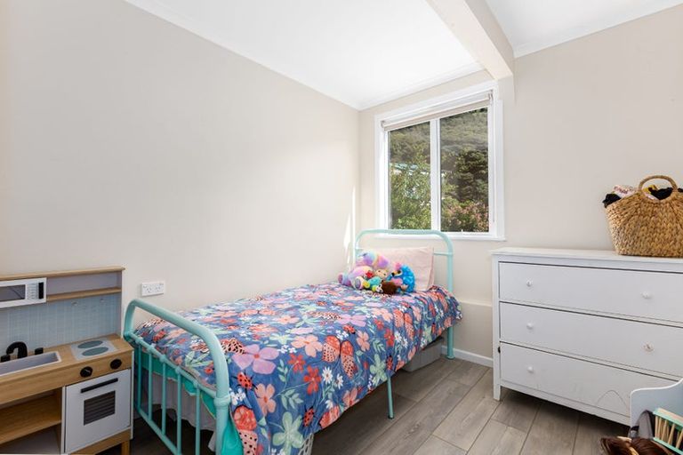 Photo of property in 2 Raroa Place, Pukerua Bay, 5026