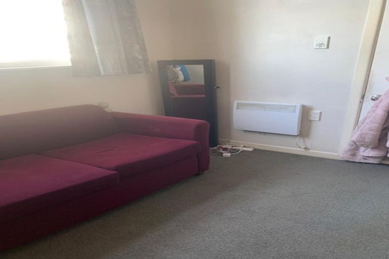 Photo of property in 142 Kelburn Parade, Kelburn, Wellington, 6012