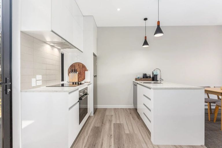 Photo of property in 2/6 Oswald Crescent, Paparangi, Wellington, 6037