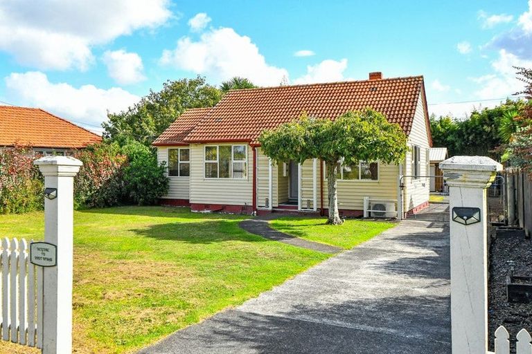 Photo of property in 8 Village Way, Ardmore, Papakura, 2582