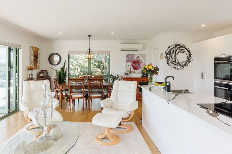 Photo of property in 121 Cashmere Drive, Fitzherbert, Palmerston North, 4410