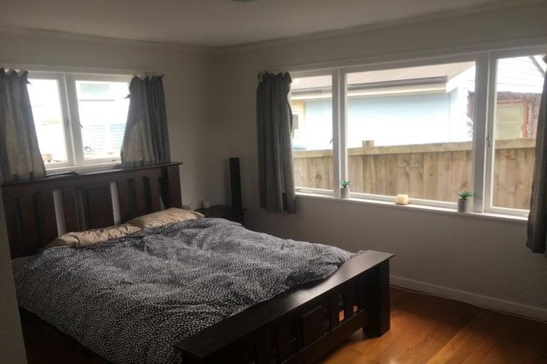 Photo of property in 5 Murray Road, Te Atatu Peninsula, Auckland, 0610