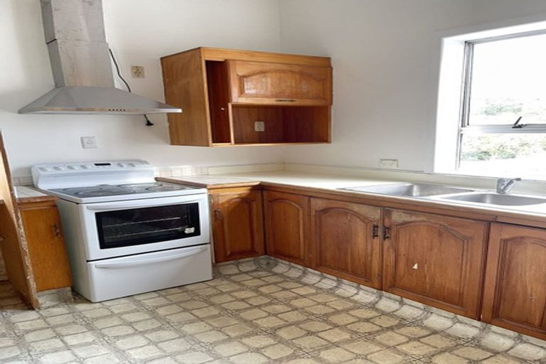 Photo of property in 11 Roberton Road, Avondale, Auckland, 1026