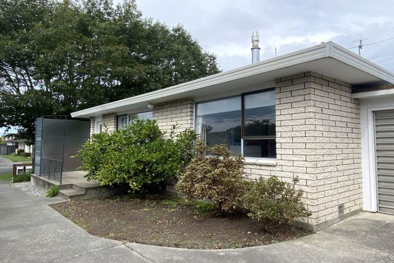 Photo of property in 1/21 Salford Avenue, Redwood, Christchurch, 8051