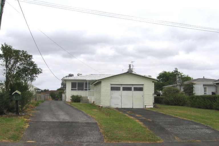 Photo of property in 2/8 Tiri Tiri Road, Birkdale, Auckland, 0626