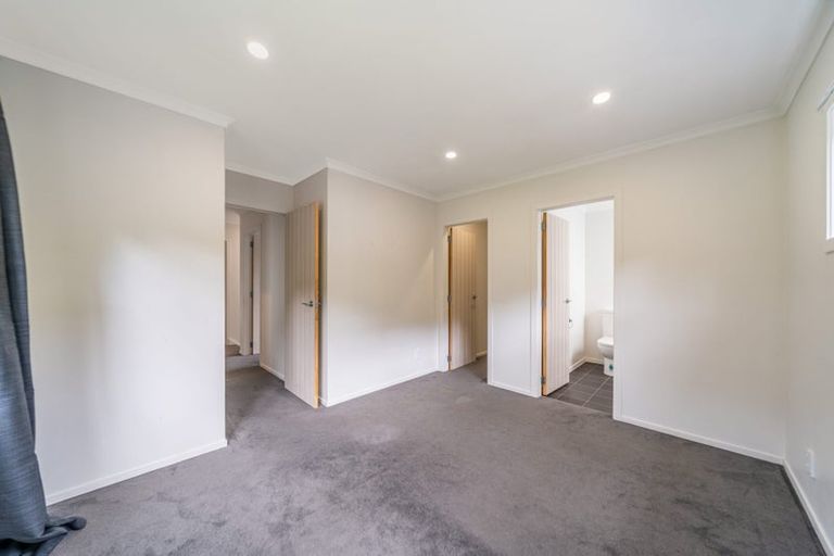 Photo of property in 9 Lowry Heights, Stokes Valley, Lower Hutt, 5019