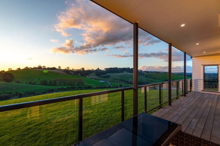 Photo of property in 86 Valley Road, Waitoki, 0871