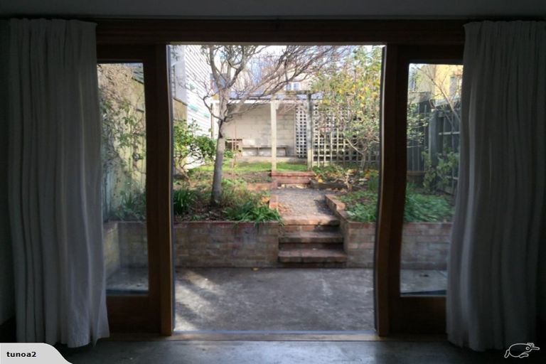 Photo of property in 84 Elizabeth Street, Mount Victoria, Wellington, 6011