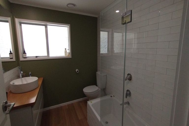 Photo of property in 24 Rewarewa Crescent, Waikanae, 5036