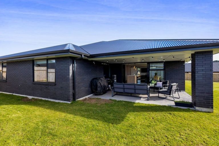 Photo of property in 10 Kararaina Close, Whalers Gate, New Plymouth, 4310