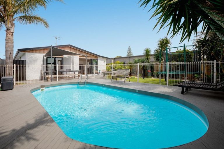 Photo of property in 61 Simpson Road, Papamoa Beach, Papamoa, 3118