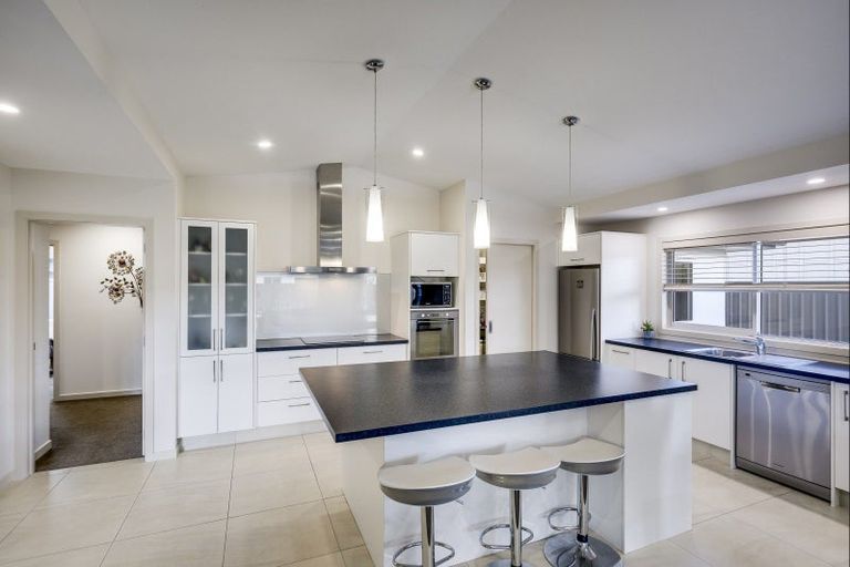 Photo of property in 10 Ohau Place, Poraiti, Napier, 4112