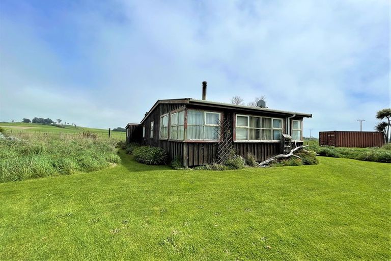 Photo of property in 1262 Kaka Point Road, Kaka Point, 9271