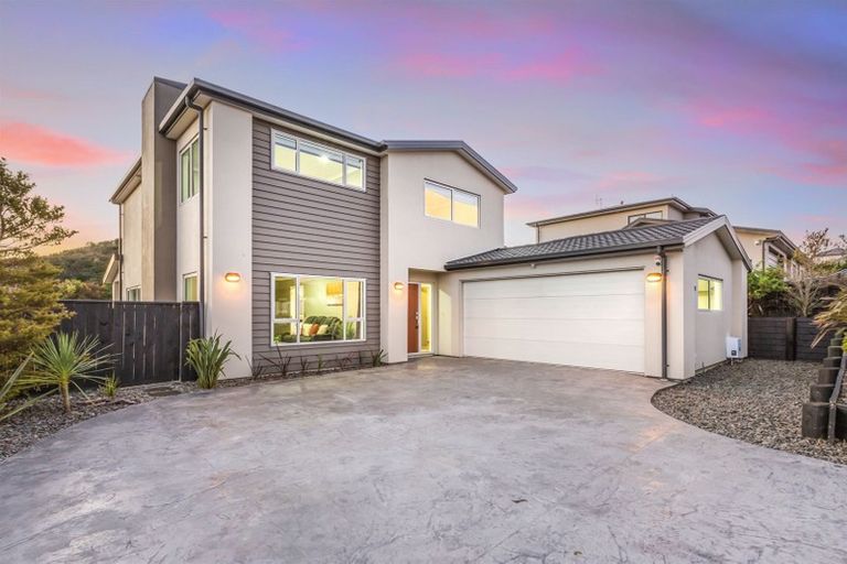 Photo of property in 4 Paparoa Crescent, Aotea, Porirua, 5024