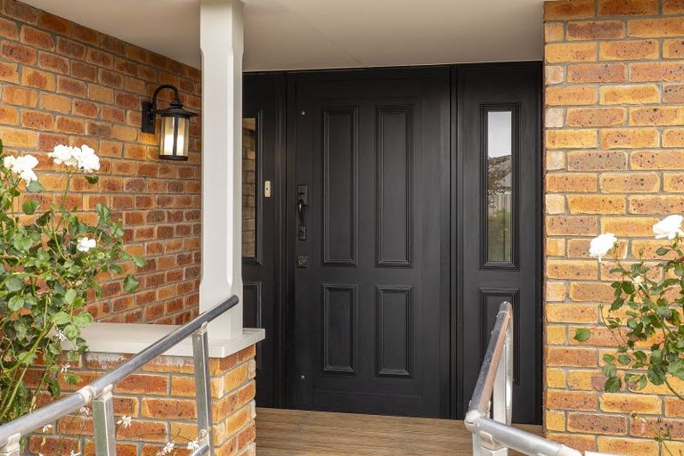 Photo of property in 10 Dundee Close, Darfield, 7510