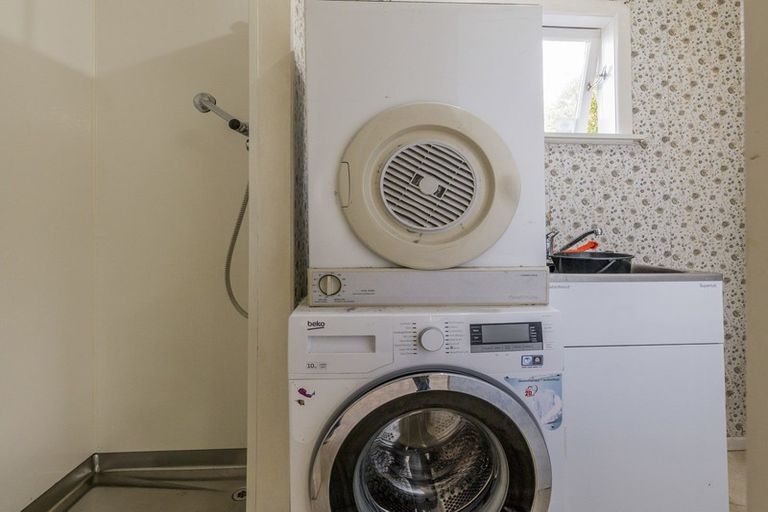 Photo of property in 81 Queenwood Road, Levin, 5510