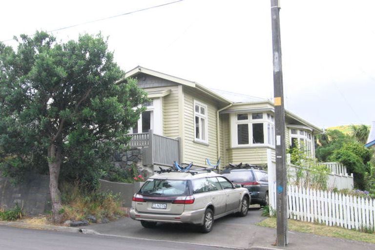 Photo of property in 24 Melbourne Road, Island Bay, Wellington, 6023