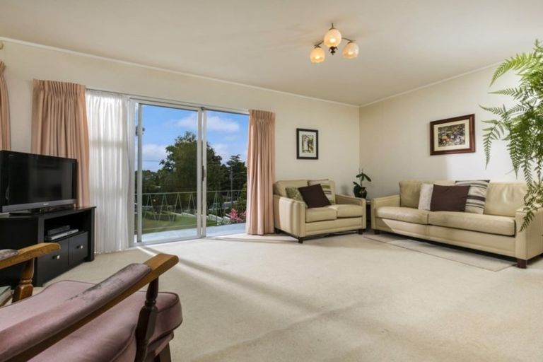 Photo of property in 33 Tauhinu Road, Greenhithe, Auckland, 0632
