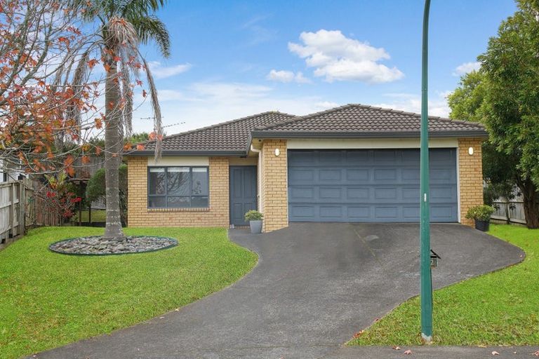 Photo of property in 12 Ginders Drive, Massey, Auckland, 0614