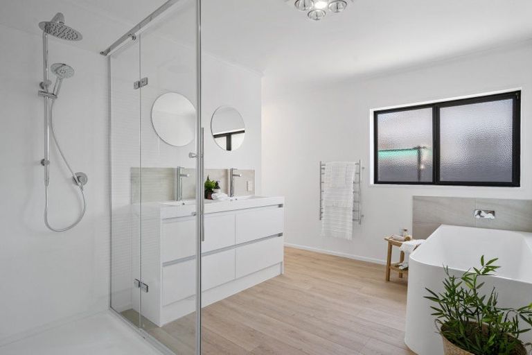 Photo of property in 111 Dickson Road, Papamoa Beach, Papamoa, 3118