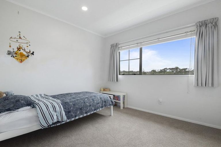 Photo of property in 44 Ravenstone Place, Chatswood, Auckland, 0626