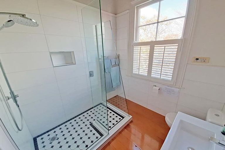 Photo of property in 2/24 Church Street, Devonport, Auckland, 0624