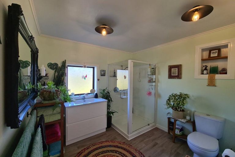 Photo of property in 15 Driving Creek Road, Coromandel, 3506