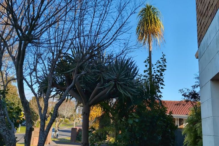 Photo of property in 15 Loloma Drive, Half Moon Bay, Auckland, 2012