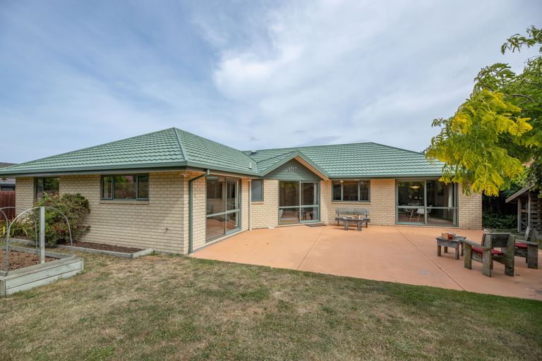 Photo of property in 92 Courtenay Drive, Kaiapoi, 7630