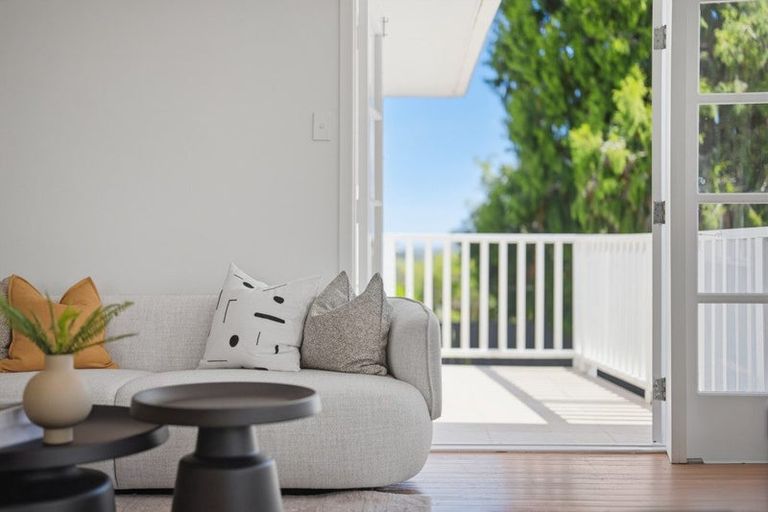 Photo of property in 1/35 Bradbury Road, Botany Downs, Auckland, 2010