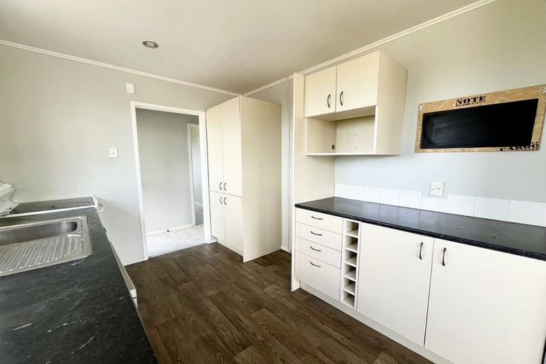 Photo of property in 20 Trias Road, Totara Vale, Auckland, 0629