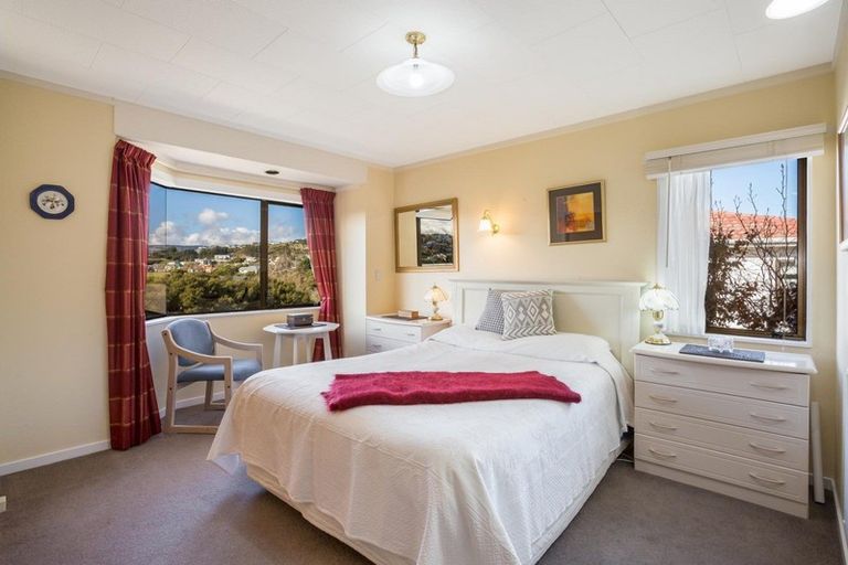 Photo of property in 16 Albatross Close, Whitby, Porirua, 5024