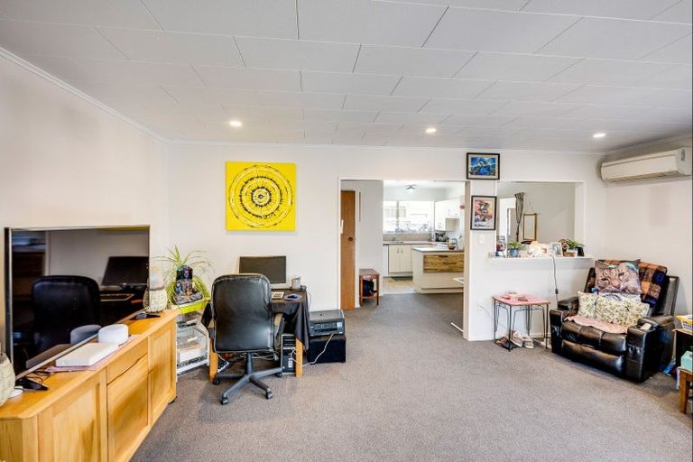 Photo of property in 2/403 Avenue Road West, Hastings, 4122