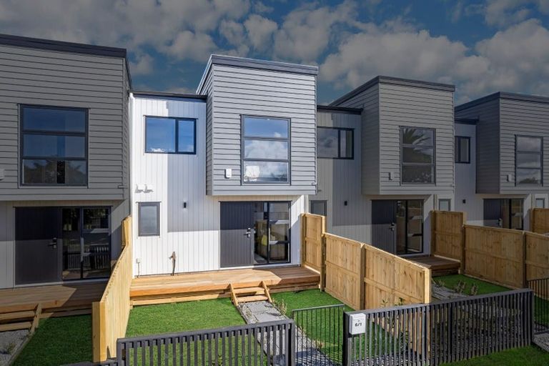 Photo of property in 8/1 Benita Place, Sunnyvale, Auckland, 0612