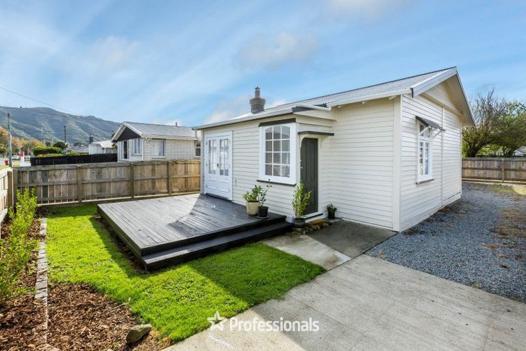 Photo of property in 32 Exchange Street, Ebdentown, Upper Hutt, 5018