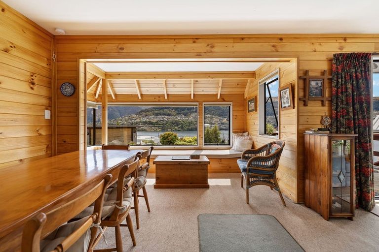 Photo of property in 20 Balmoral Drive, Kelvin Heights, Queenstown, 9300